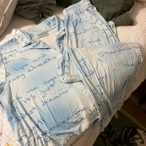Taylor Swift pajamas, new-No tag. . Original merch. Ret-75- selling 55 + shot